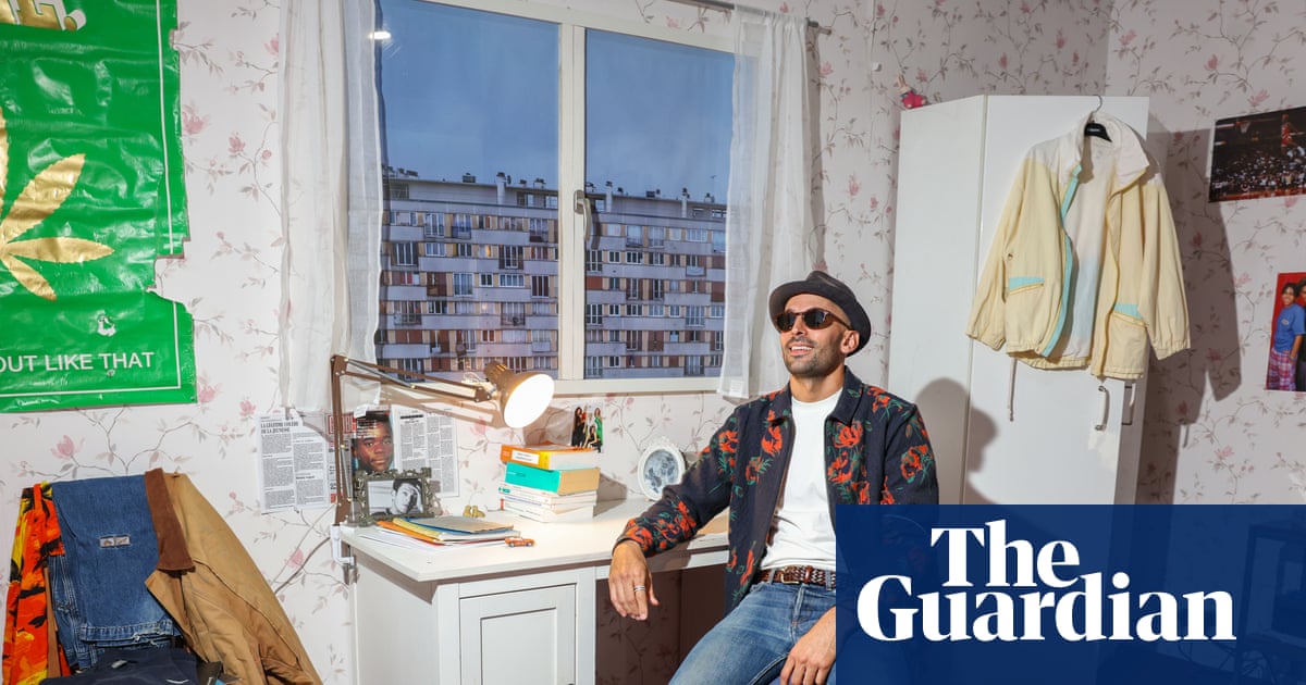 Bridge to the past: JR to wrap Pont Neuf again, 40 years after artistic forebears | France