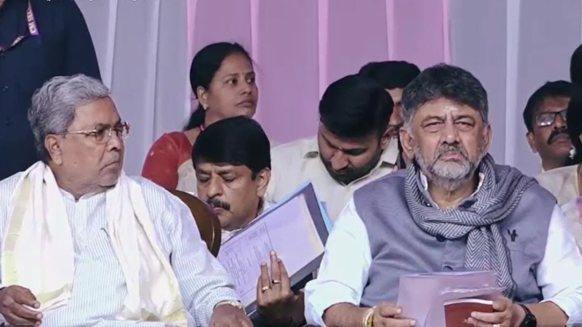 DK Shivakumar gives shoutout to Sonia Gandhi in Siddaramaiah's presence, says she sacrificed power in 2004 - Karnataka News