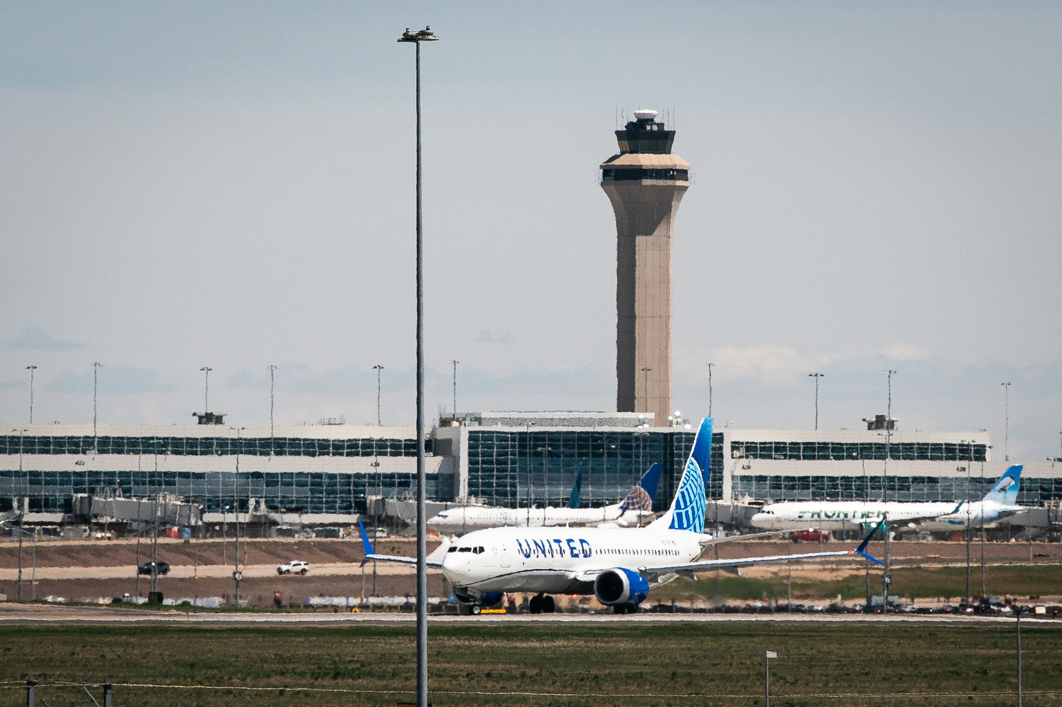 Flight cuts coming to DIA as shutdown continues