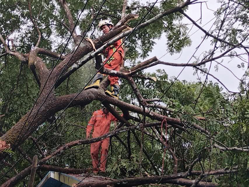 Homes destroyed by wind and rain in Yangon Region; Intensifying attacks by regime forces in Mandalay Region