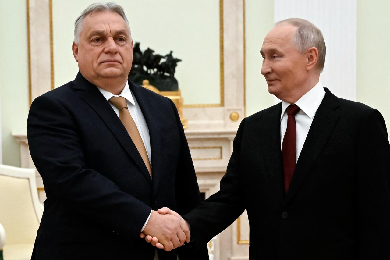Russias President Vladimir Putin and Hungarys Prime Minister Viktor Orban shake hands during a meeting at the Kremlin in Moscow on Nov. 28, 2025. (AFP Photo)