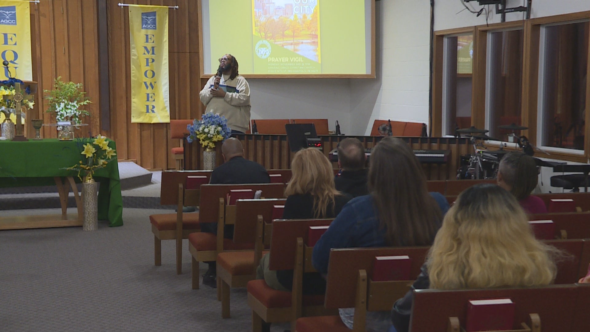 Indianapolis gathering unites in prayer for safer city - Indianapolis News | Indiana Weather | Indiana Traffic