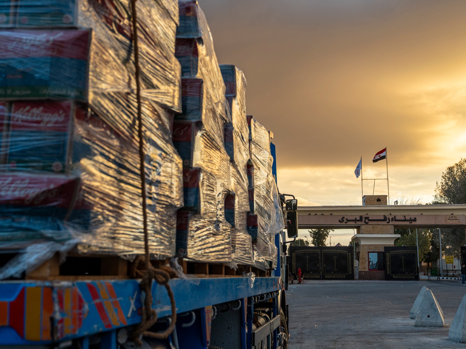 Israel still blocking most Gaza aid as military carries out more attacks | Israel-Palestine conflict News