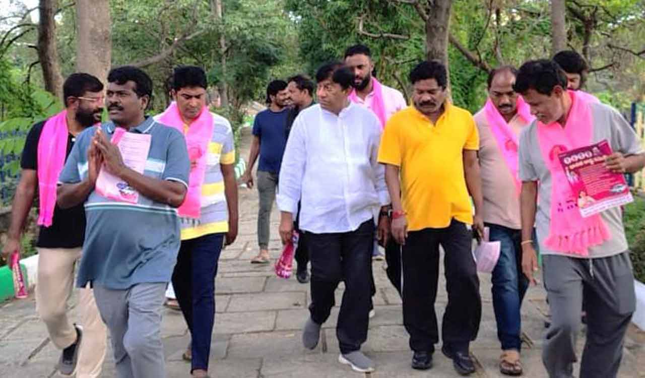 Jubilee Hills bypoll campaigners reach out to morning walkers at Krishna Kanth Park