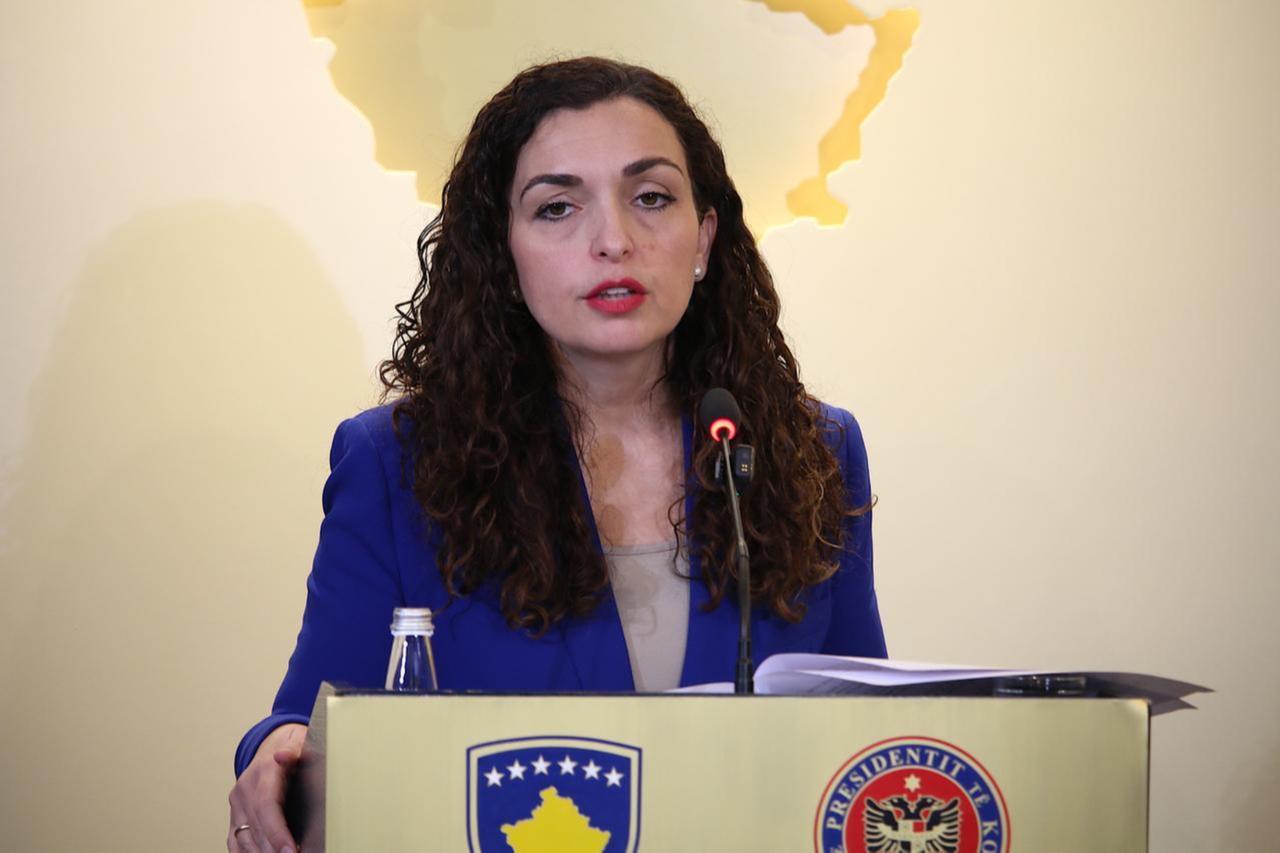 Kosovo President Vjosa Osmani speaks during a press conference announcing that following the failure of the government proposed by Vetevendosje leader Albin Kurti to receive a vote of confidence in parliament, she has granted the mandate to form a new government to Glauk Konjufca of the same party, in Pristina, Kosovo, on Nov. 4, 2025. (AA Photo)