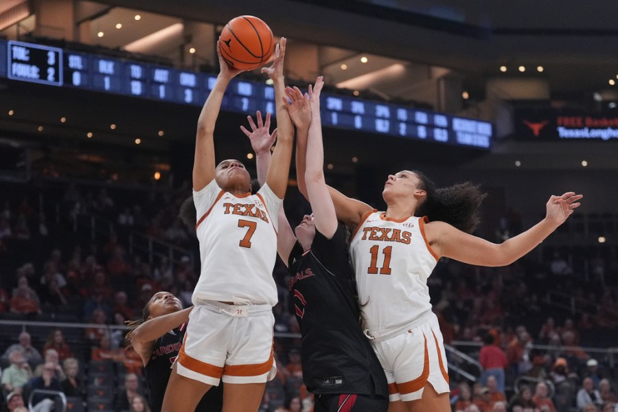 Lee has career game, No. 4 Texas hammers Incarnate Word in season opener