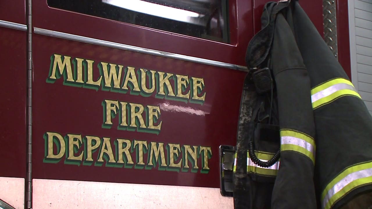 Milwaukee house fire near 10th and Cleveland; cause under investigation