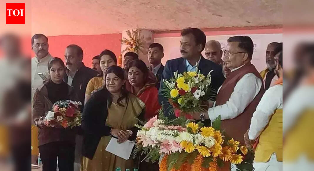 Min unveils, lays foundation of 44 crore tourism projects | Prayagraj News