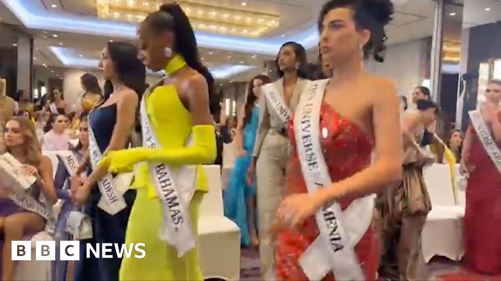 Miss Universe contestants stage walkout after organiser berates Miss Mexico