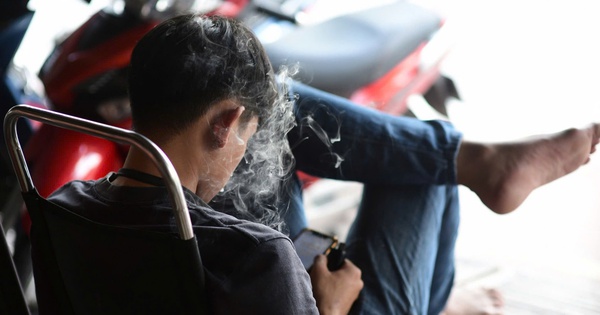 Nearly half of Vietnamese exposed to secondhand smoke at home: health officials