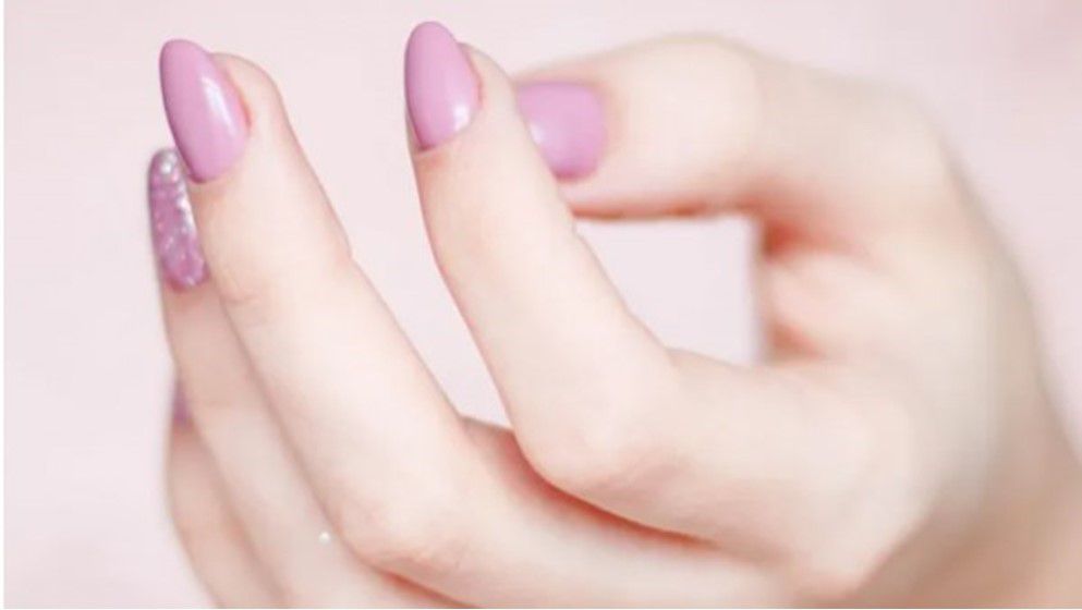 Perfect Nail Colors and Designs for Wedding Guests...