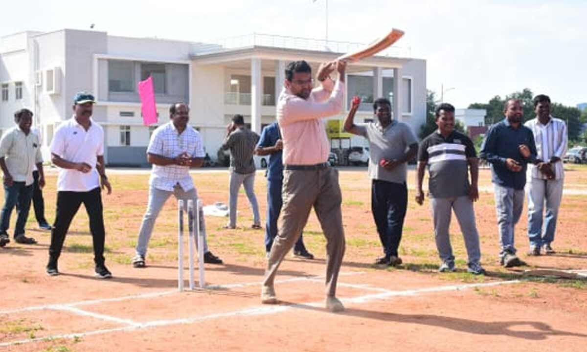 Police Triumph in Enthusiastic Friendly Cricket Match Against Press Team
