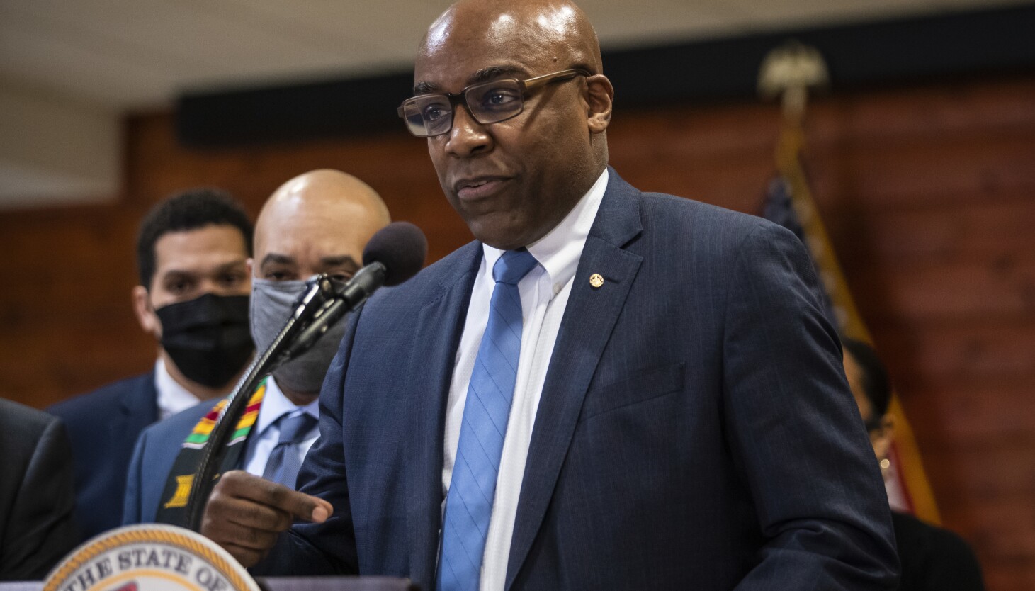 Raoul sues Humboldt Park construction company for underpaying, underreporting employee wages