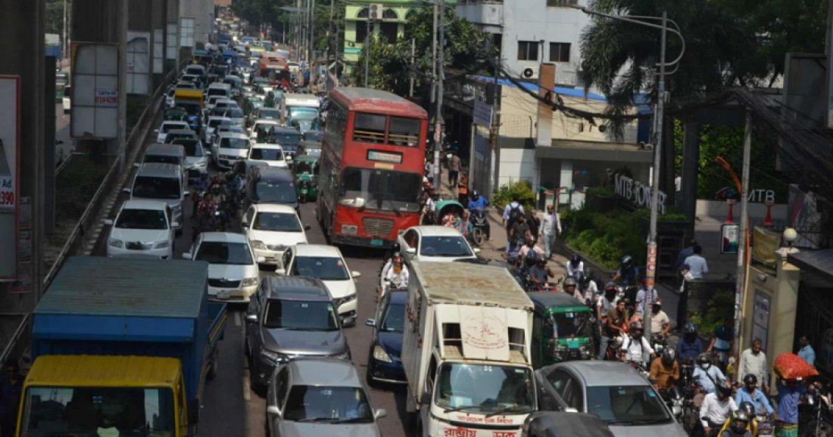 Roadblocks trigger heavy traffic congestion in Dhaka