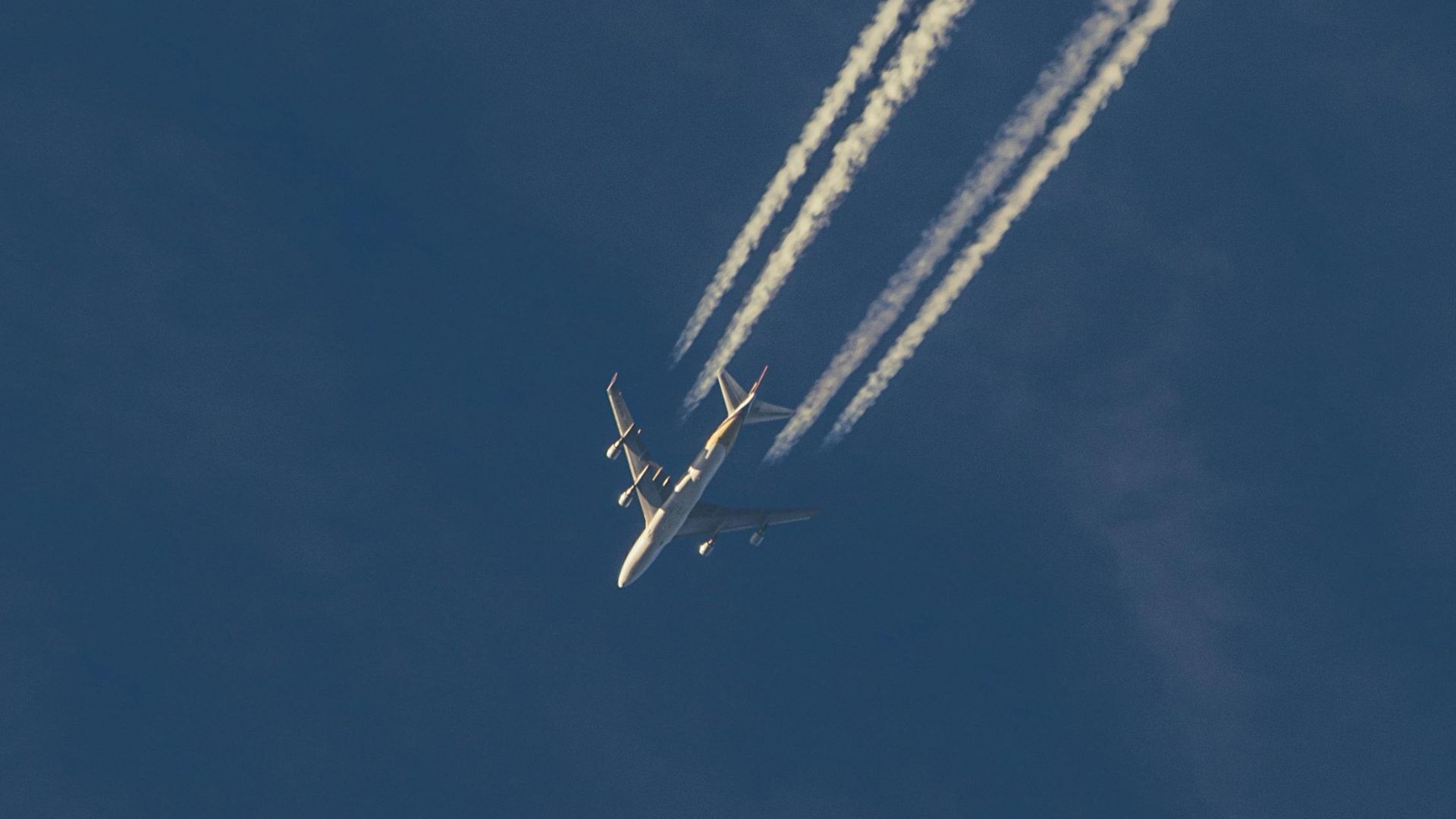 Russian airline begins routing flights over North Korea, long avoided by others