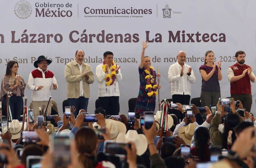 During the presentation on Saturday, the governor of Oaxaca thanked the president for working to repay a historic debt to the Indigenous peoples of the Mixtec region.
