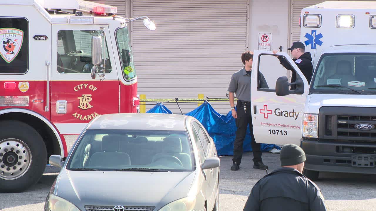 Teen shot and killed outside Atlanta shopping center