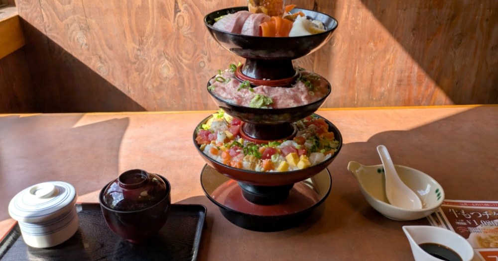 This Japanese restaurant chain’s triple-decker sushi bowls are a crazy feast for the eyes/stomach