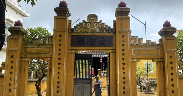 Tourists return to Vietnam's Hoi An as cleanup efforts progress after floods