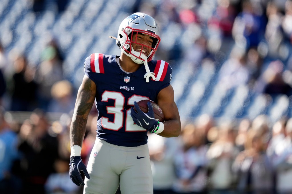 TreVeyon Henderson to see more work with Rhamondre Stevenson out?