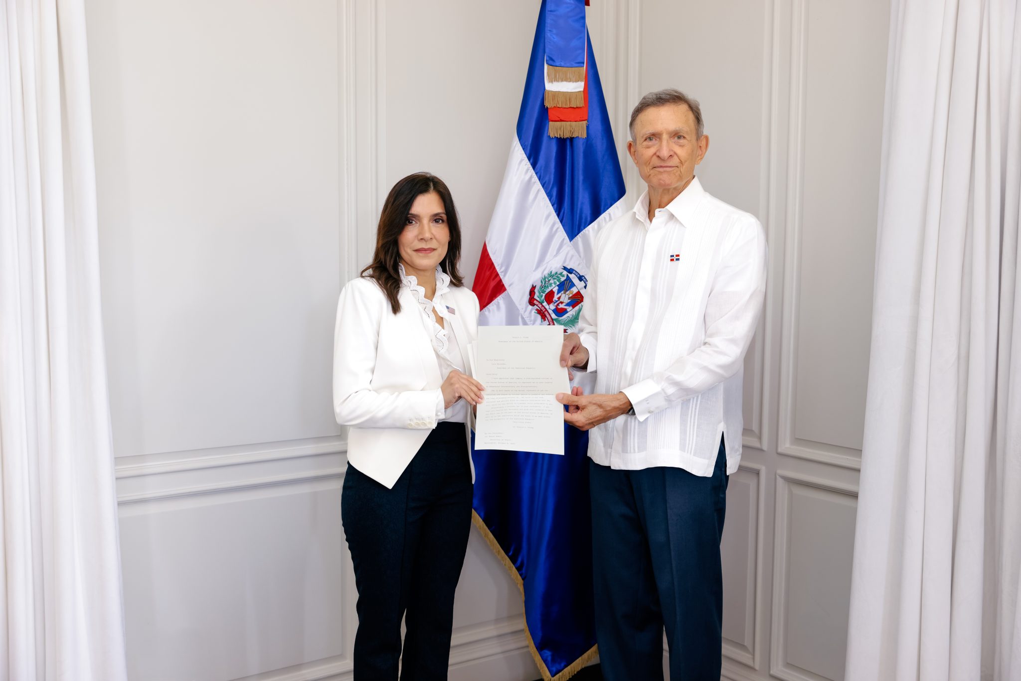 U.S. Ambassador Leah Campos presents credentials to Dominican Foreign Minister