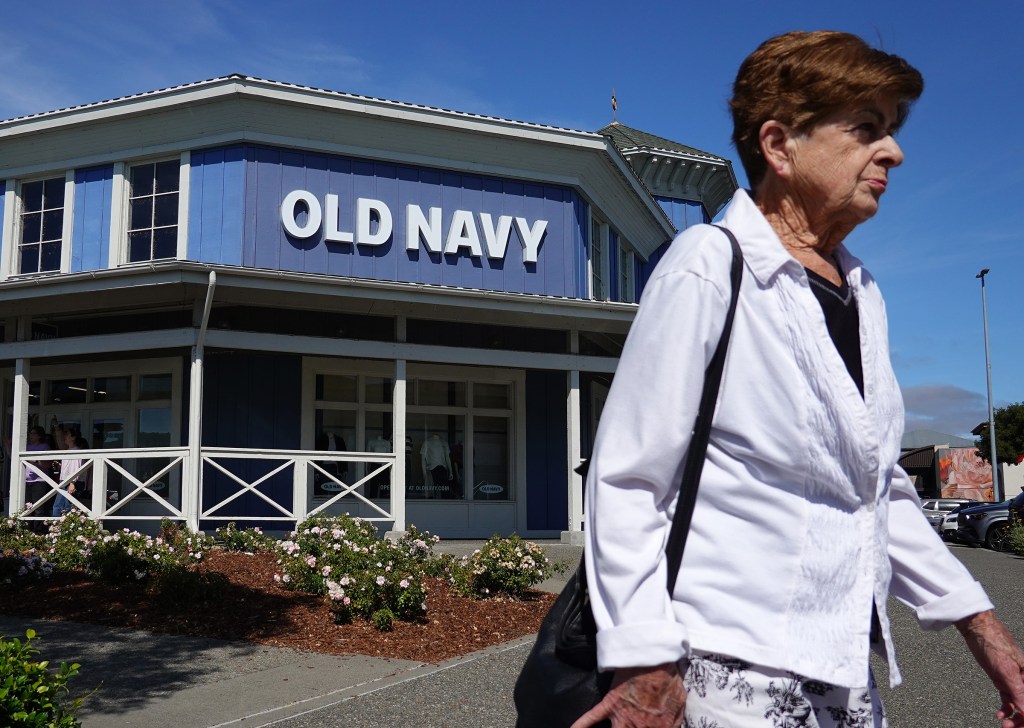 US consumer sentiment declines to near lowest on record