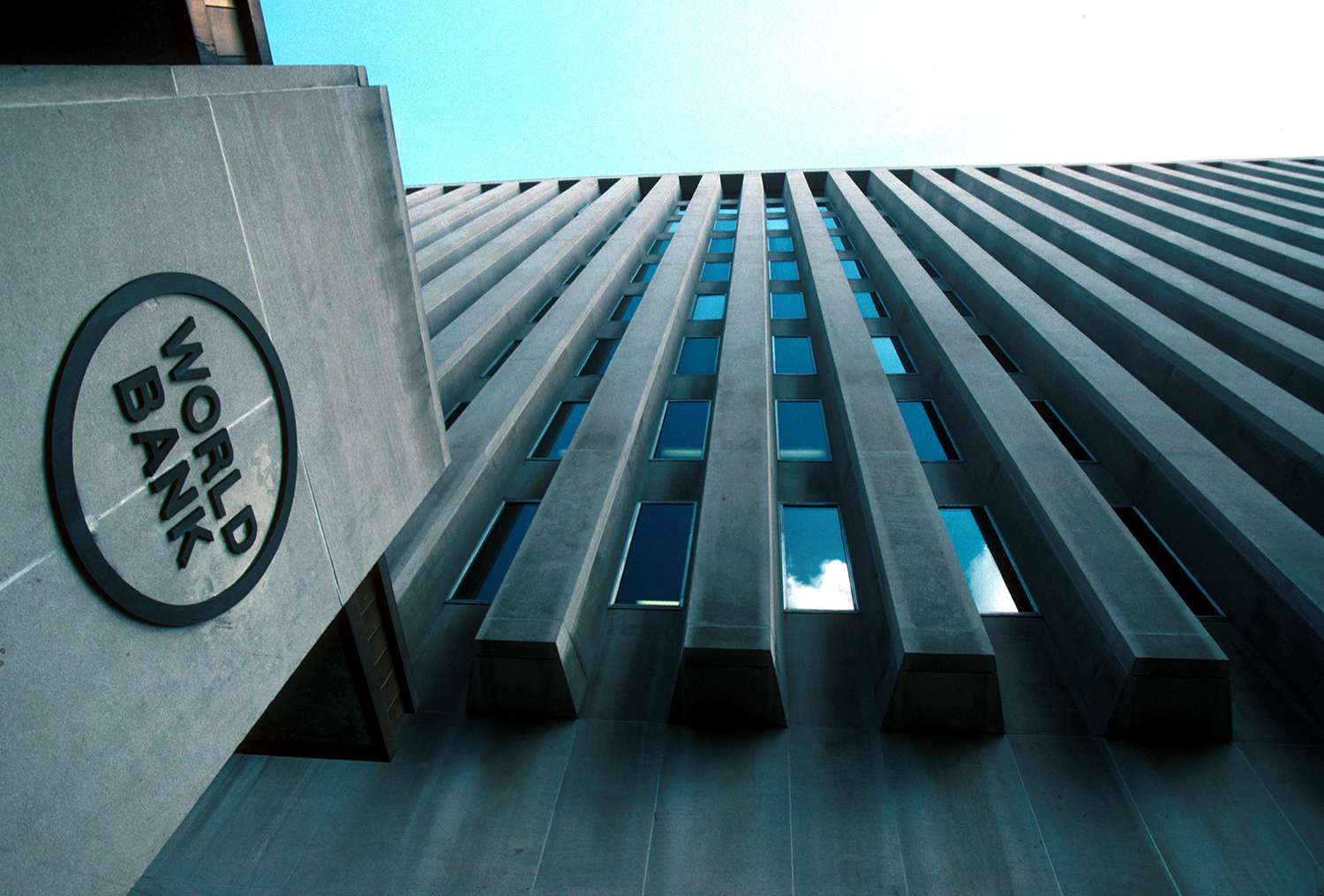 World Bank calls for civil service job-cuts