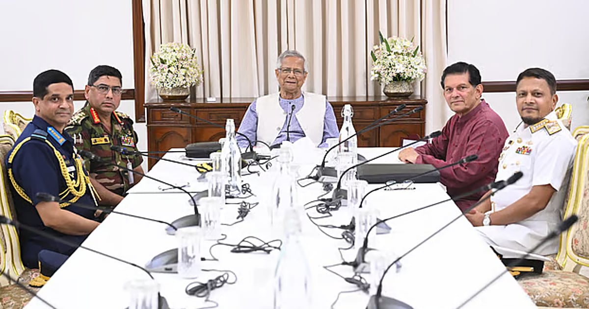 hiefs of 3 armed Forces meet chief adviser, discuss election preparations