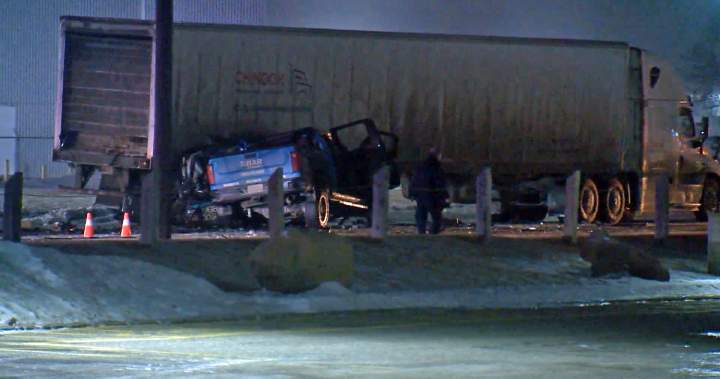 1 person killed as police respond to hundreds of crashes on Calgary roads - Calgary