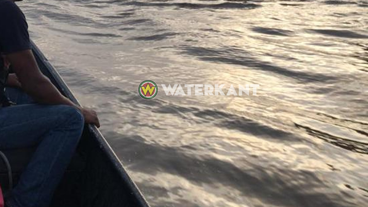 54-jarige visser verdwijnt in diepte na val uit boot