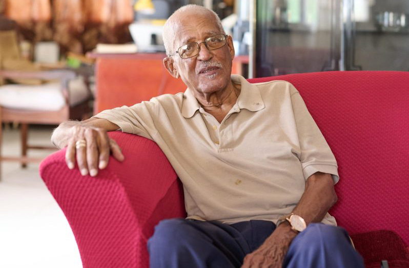 Broadcasting, theatre icon Ron Robinson passes away