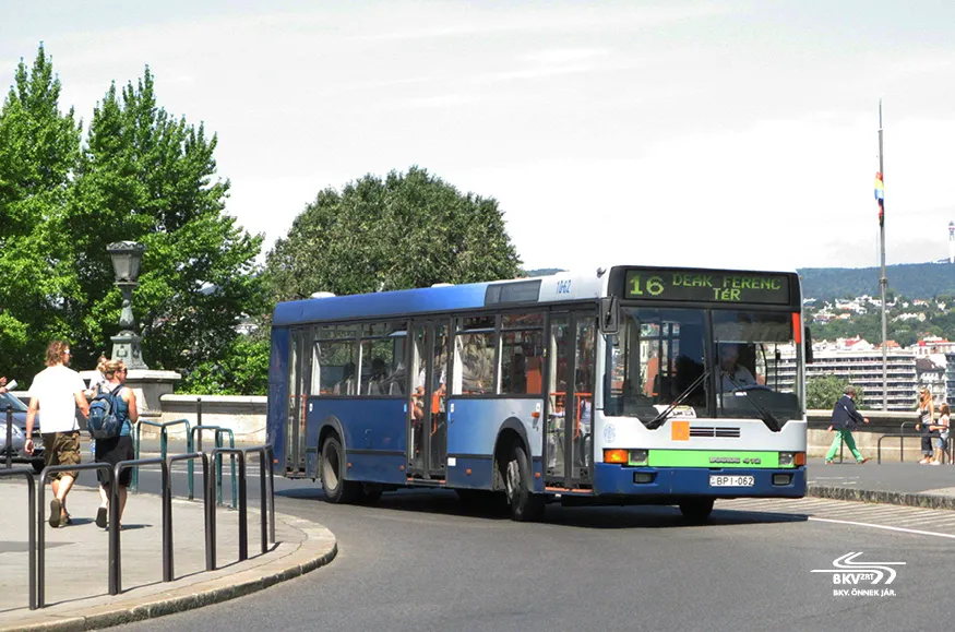 Budapest bids farewell to iconic Ikarus 412 buses with four-day capital tour