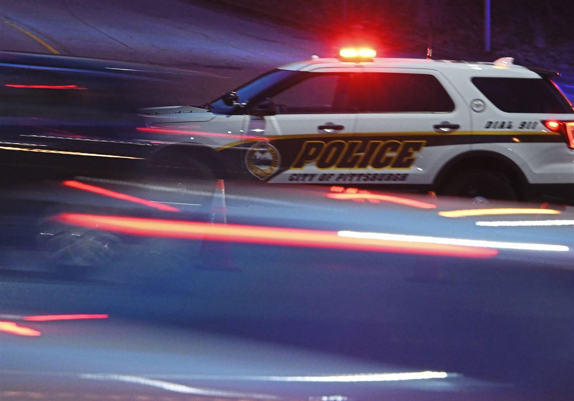 Car crashes into parking garage in Pittsburgh