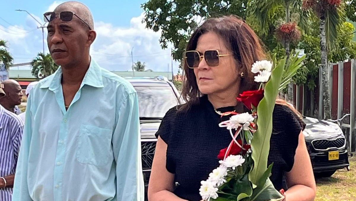 Cedric van Samson: "In plaats van kranslegging Ingrid was het beter als NDP verontschuldigingen aanbood aan nabestaanden 8 decembermoorden"