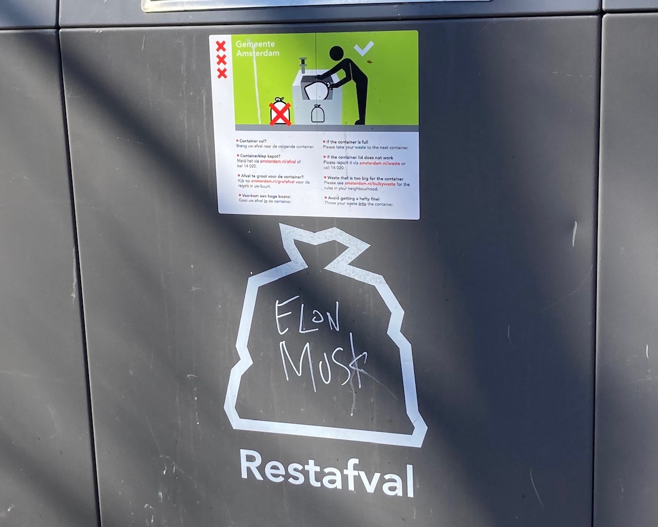 Central bank warns pension funds about US tech investments