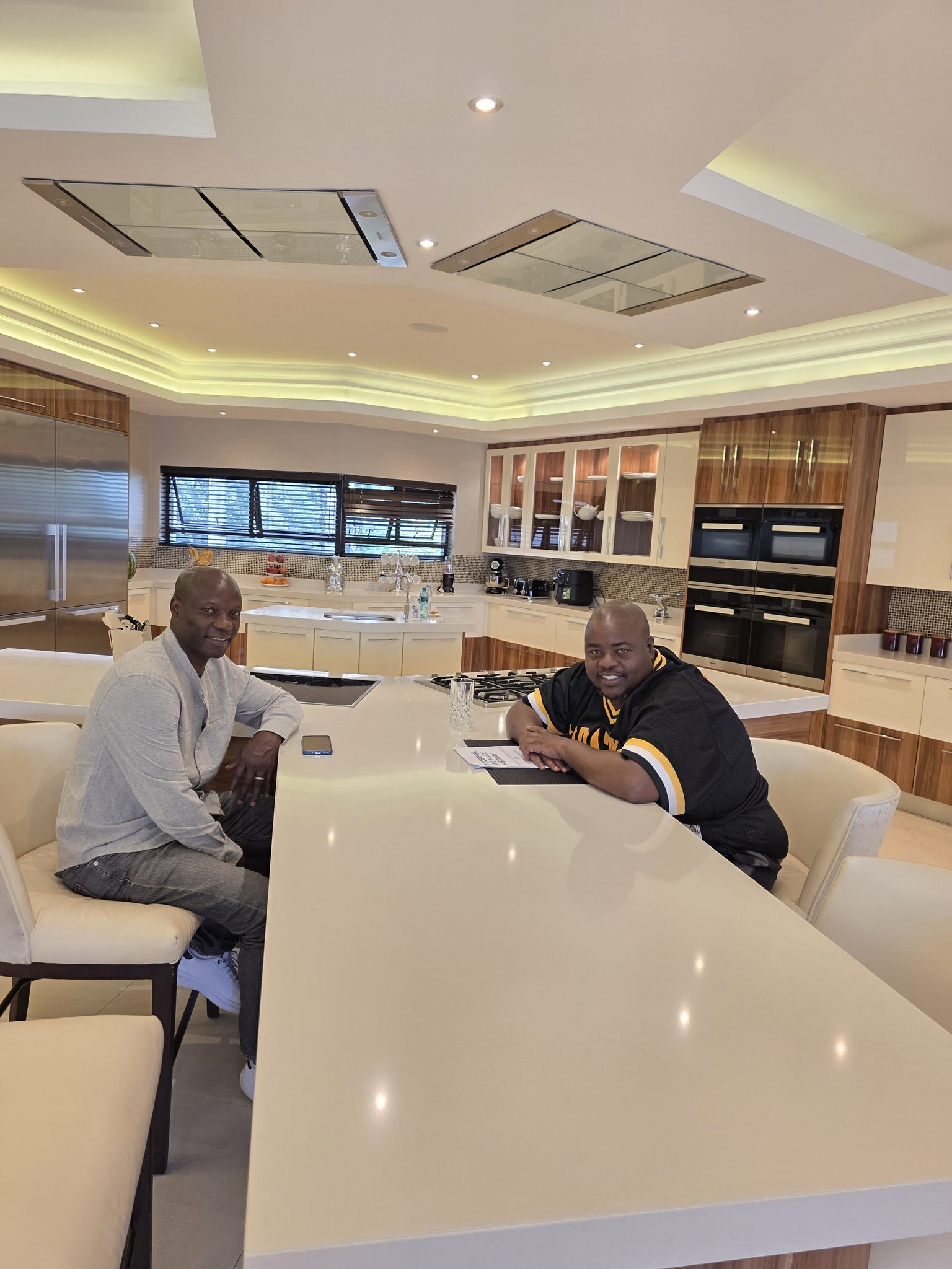 Chivayo backs Benjani for Highlanders job, offers to pay full contract