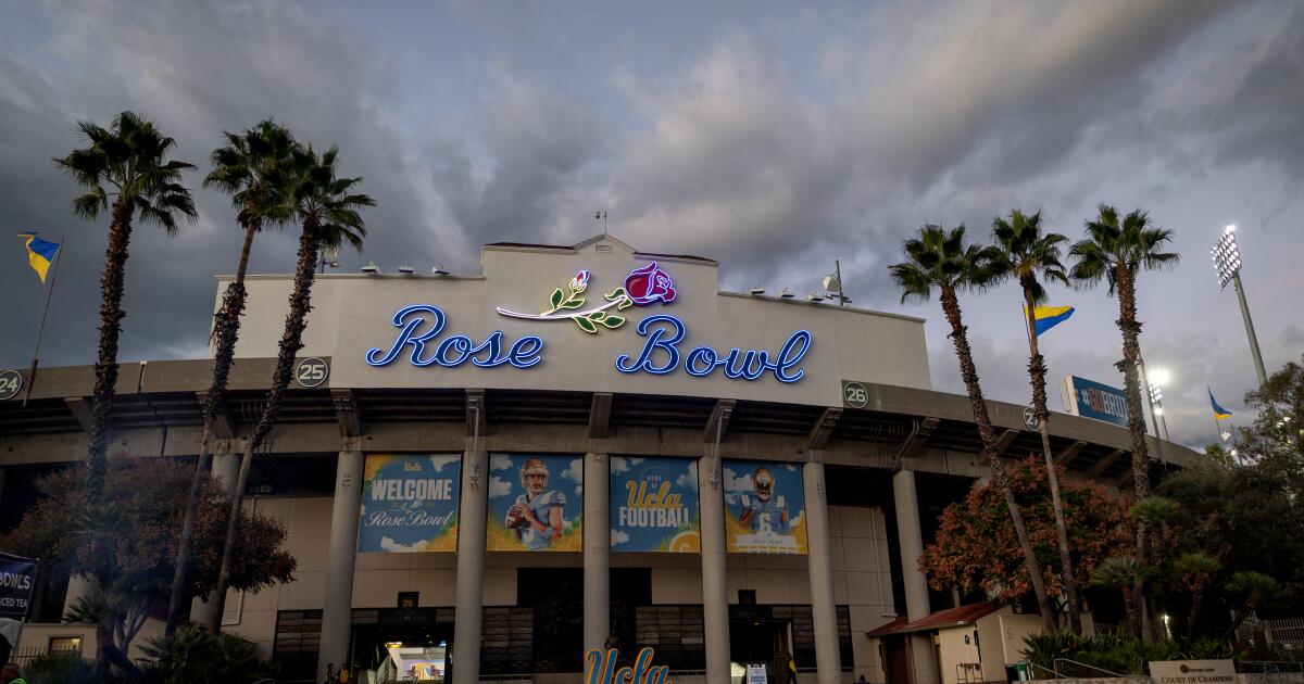 Commentary: Here are 15 reasons why UCLA should not abandon the Rose Bowl