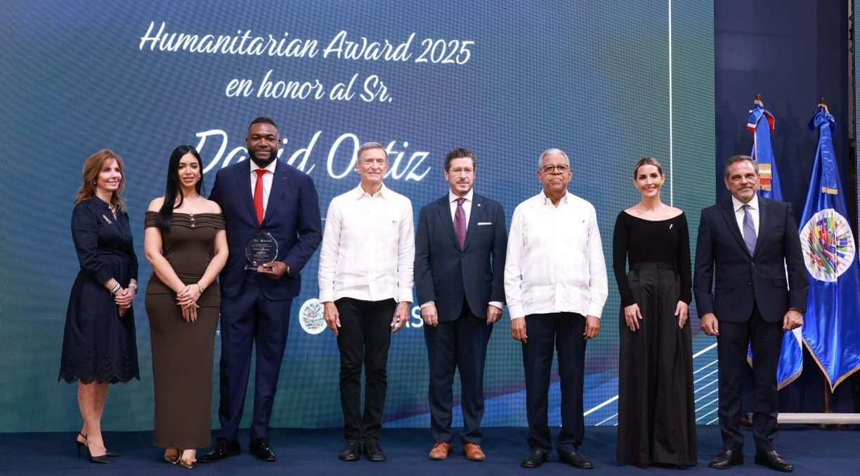 David Ortiz receives 2025 OAS Humanitarian Award for his work