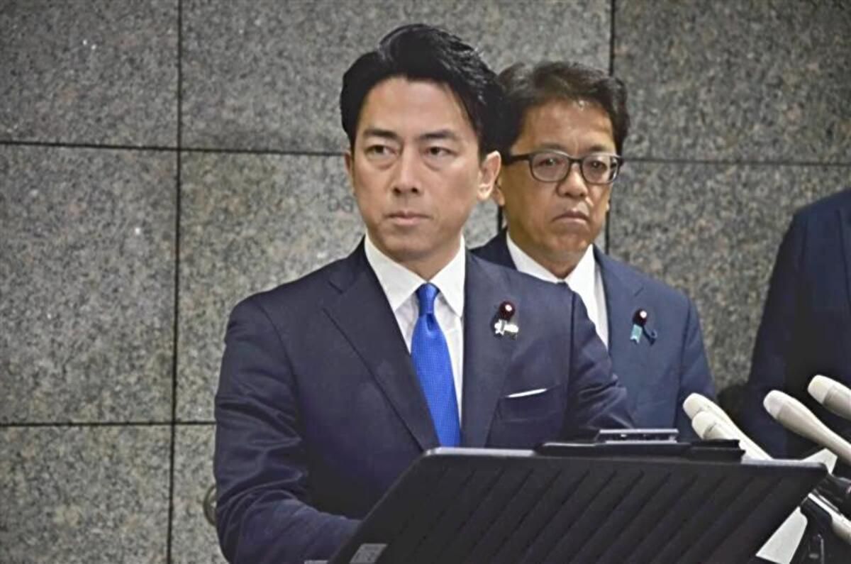 Defense Minister Koizumi Directs to Spare no Effort in Rescuing Lives