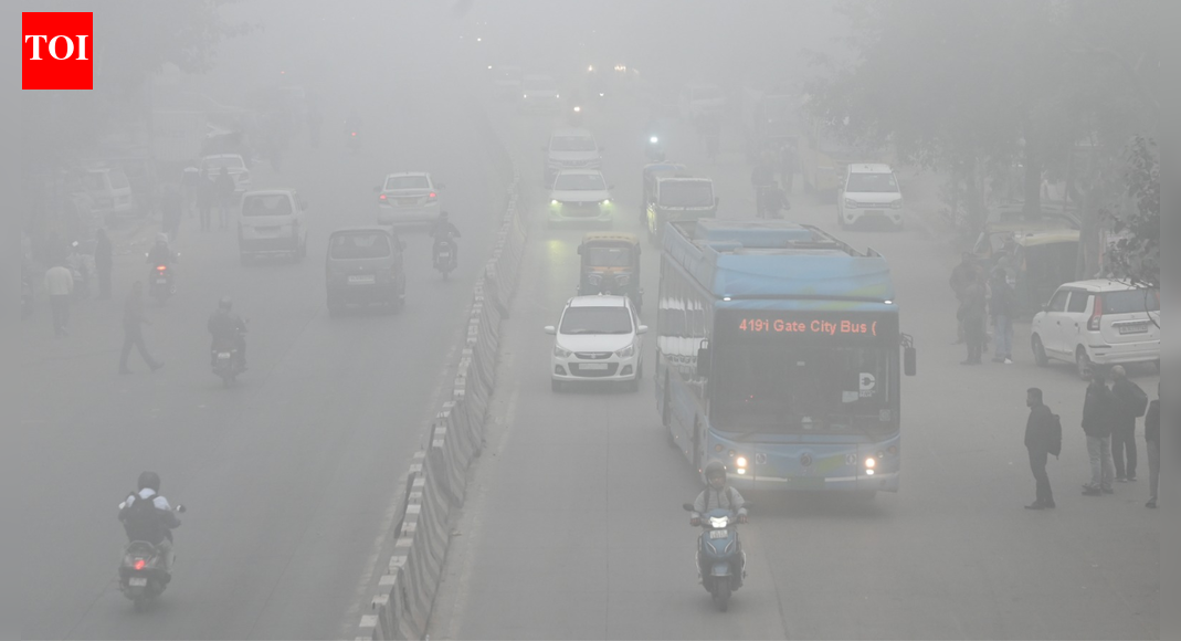 Delhi air pollution: At 390, city's AQI in ‘very poor’ category | Delhi News