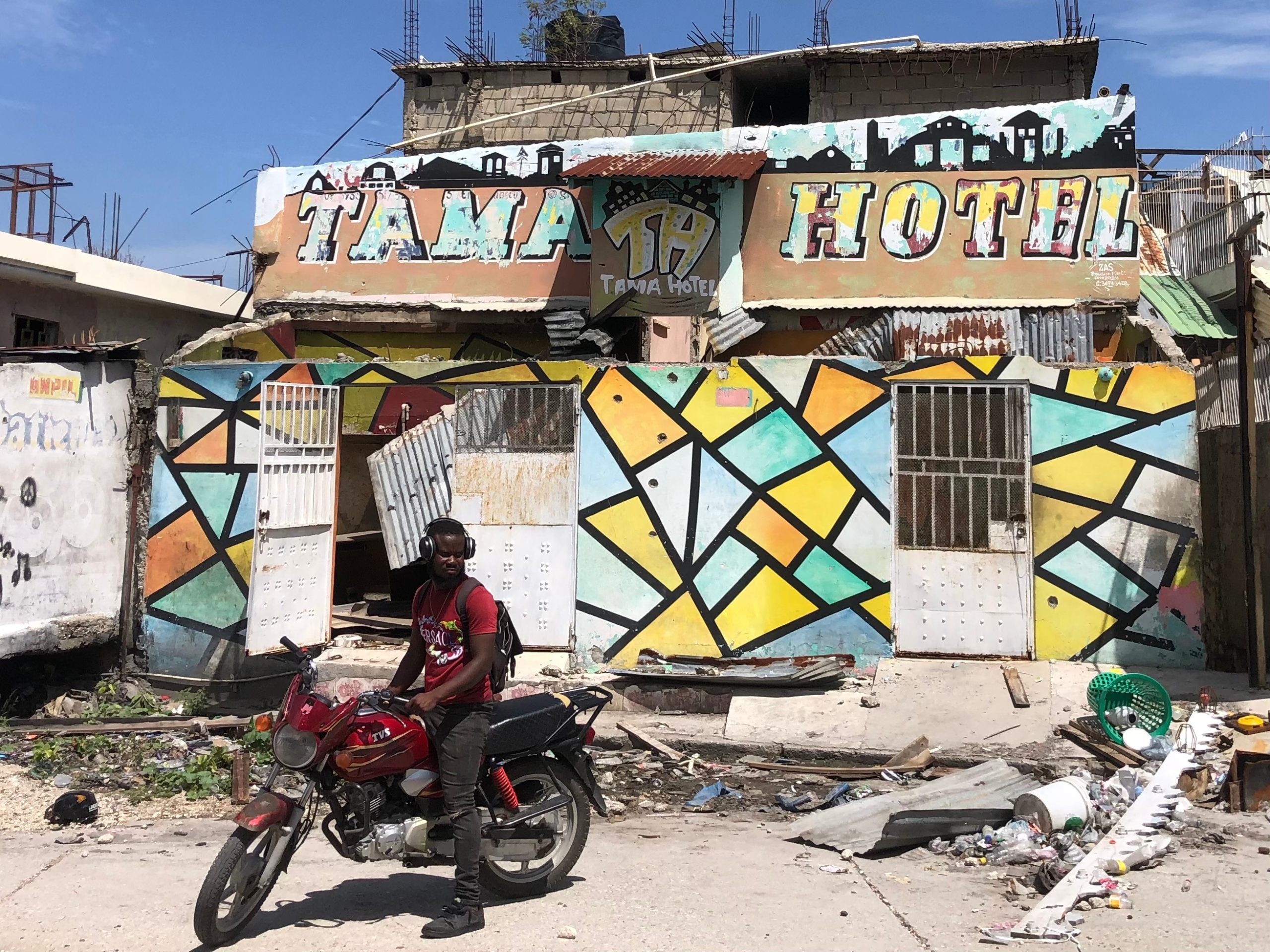 Haitian gangs earn millions through cargo extortion and illegal tolls