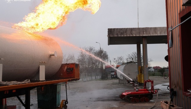 In Kherson, Russians attack rescuers extinguishing fire after drone attack