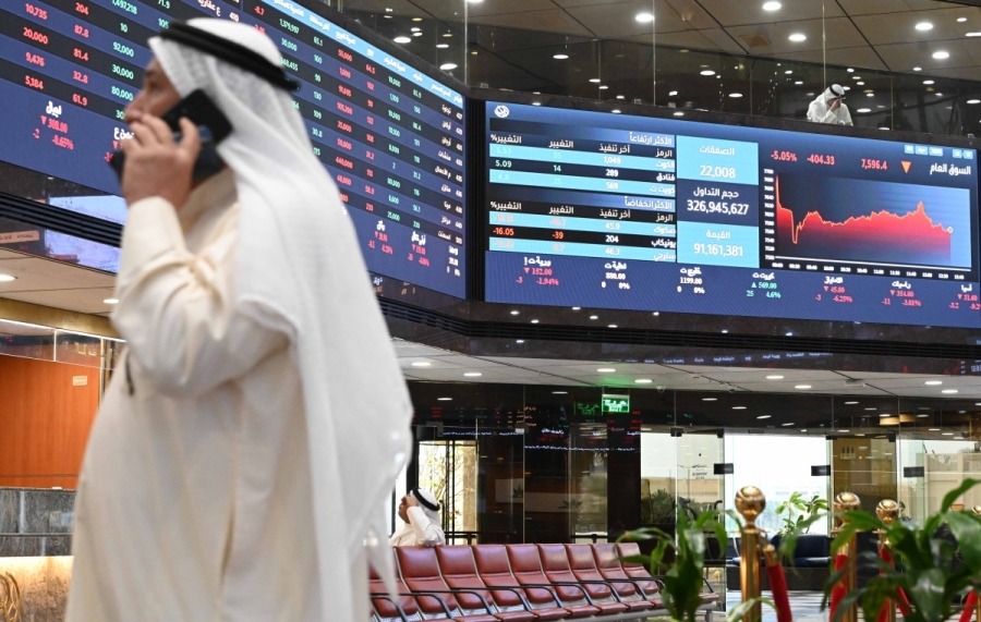 KSE surges on interest rate cuts, hits new historic levels