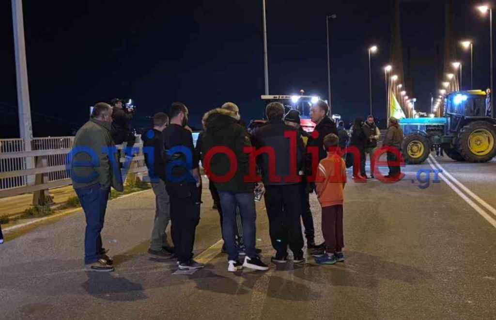 Kilometer-long queues as farmers escalate protests in Greece