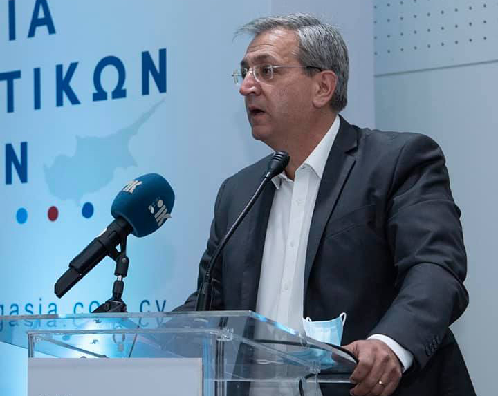 cover Labour Minister announces increase of monthly minimum wage to 1,088 euro