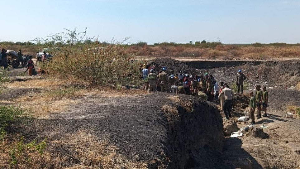 Man buried by landslide retrieved alive in Renk County