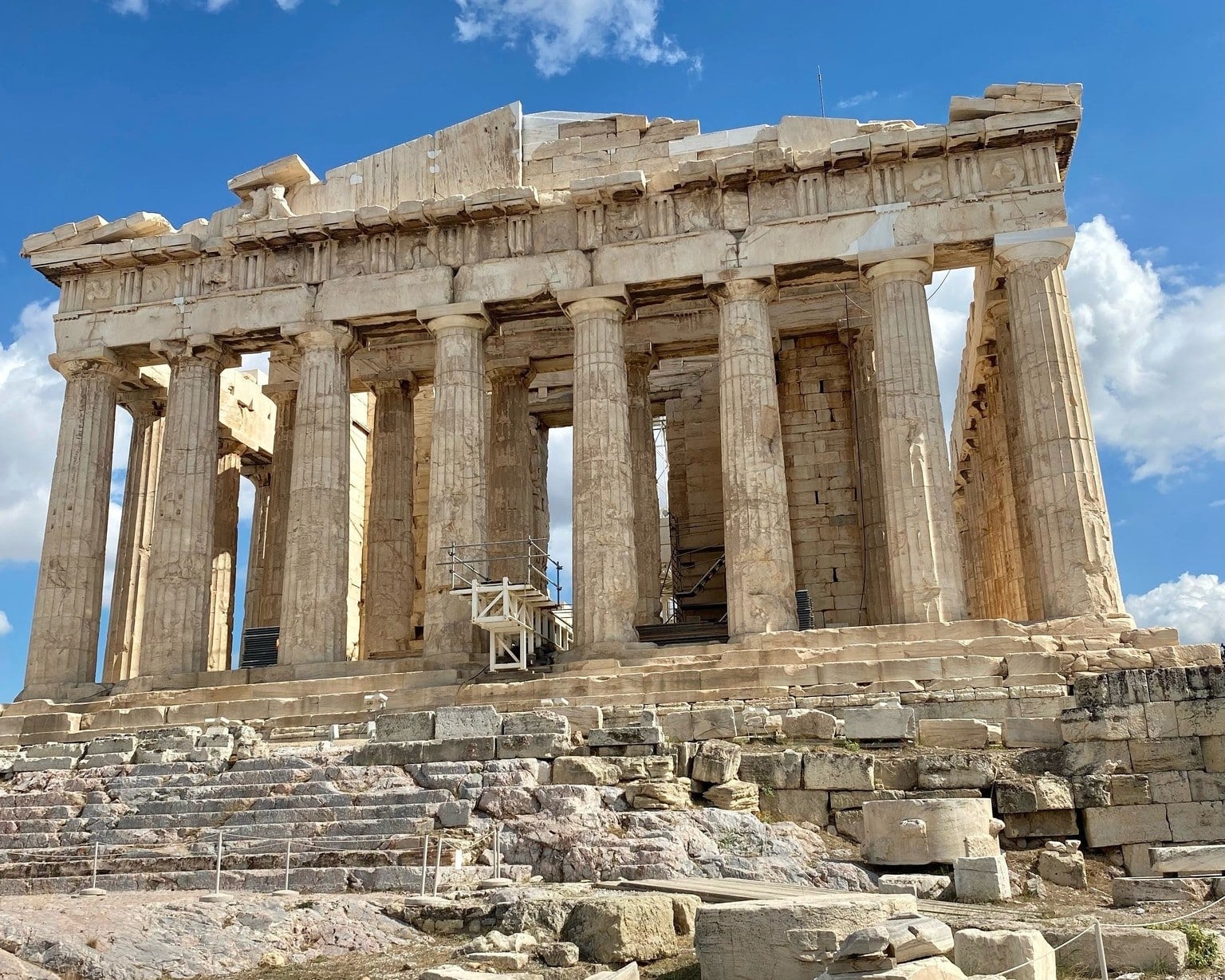 Acropolis free of scaffold