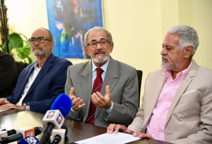 Opposition party accuses Environment Ministry of “selling” permits amid alarming volume