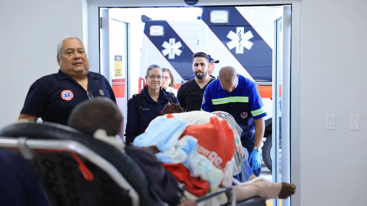 Panama’s CSS Transfers 98 Patients to the New Manuel Amador Guerrero Hospital