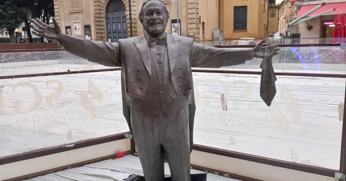 Pavarotti statue stuck in skating rink sparks outrage in Italy